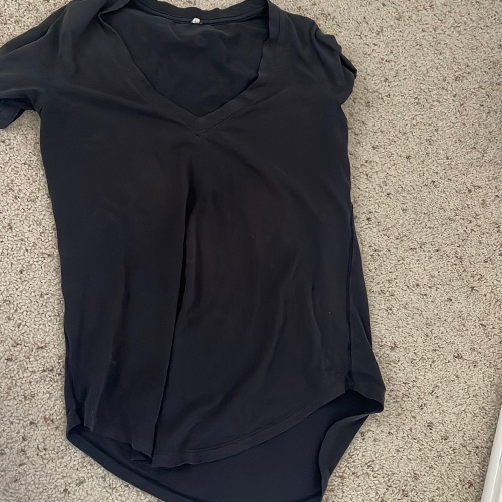 lululemon t-shirt. size 4